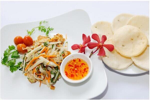 Trang trí bàn tiệc bằng những chén tương