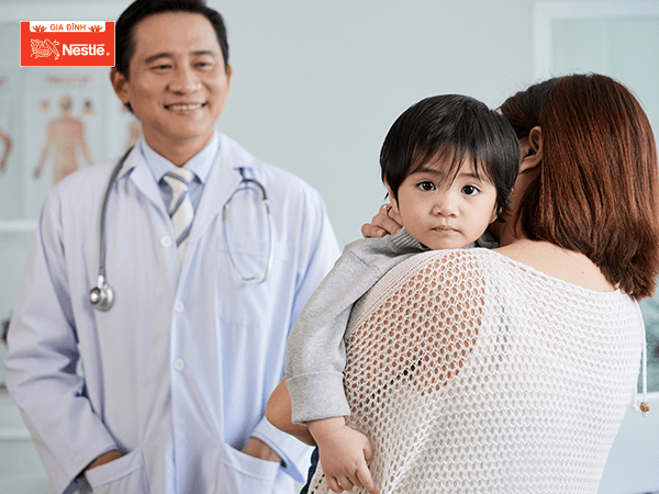 Mẹ không tự ý mua thuốc bổ cho bé mà không có sự chỉ định của bác sĩ
