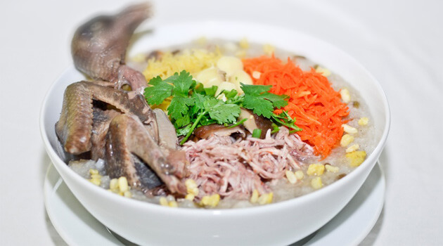 Chế biến cháo chim cút hạt sen cà rốt