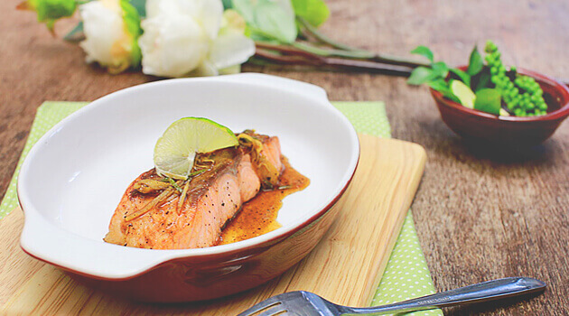 Cá hồi áp chảo sốt tiêu chanh