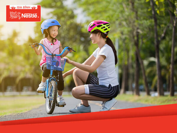 Mùa hè là thời điểm thích hớp để phụ huynh rèn luyện tính tự lập cho bé.