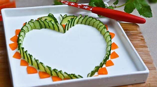 Cách trang trí dưa leo và cà chua cho món ăn gia đình đẹp mắt