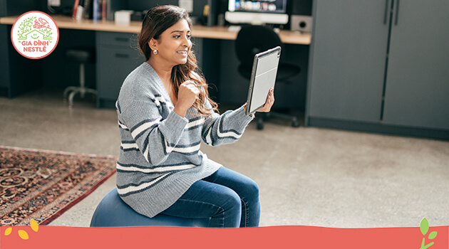 Sống khỏe mạnh hơn với 10 bài tập thể dục ngay tại bàn làm việc hè này