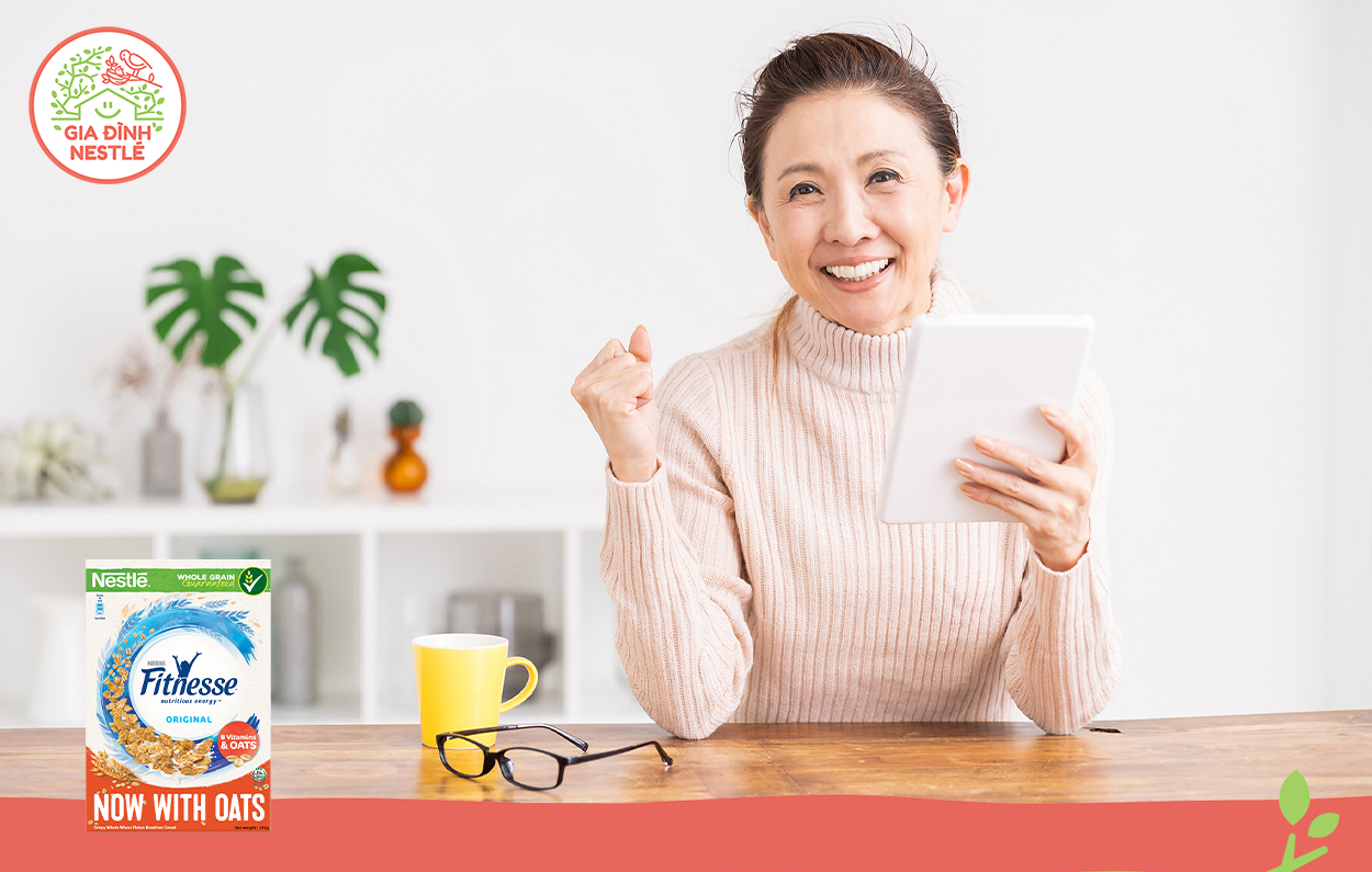 Thưởng thức Bánh ăn sáng Nestlé Fitnesse - Dành Cho Người Ăn Kiêng có độ béo thấp, giàu chất xơ thực phẩm, giúp no lâu mà không thèm ăn vặt nên thích hợp sử dụng cho những người có nhu cầu giảm cân, giảm lượng đường dung nạp hàng ngày.