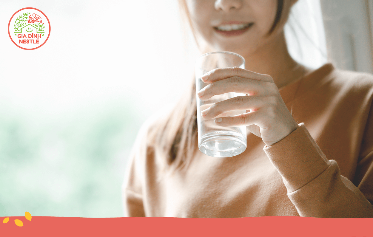 Đừng quên uống nước ngay cả khi không thấy khát nhé!