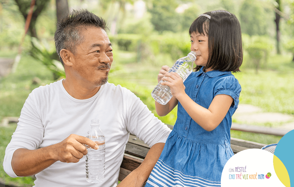 Quên uống nước có thể gây ảnh hưởng xấu đến sức khỏe của trẻ