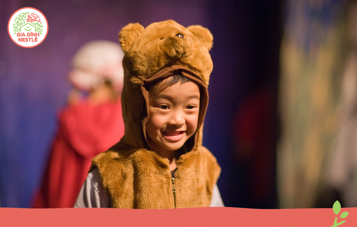 Ba mẹ có thể góp sức cùng bé xây dựng một tiết mục văn nghệ hấp dẫn để bé tự tin toả sáng trong dịp Tết Trung Thu này.