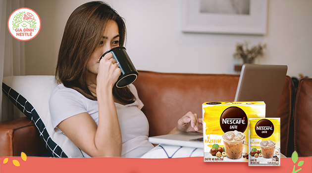 Thư giãn thường xuyên với ly NESCAFÉ Latte Sữa Hạt - sự hòa quyện của cà phê Latte sành điệu và sữa hạt sánh mịn, mang đến trải nghiệm cà phê thơm ngon khó cưỡng khi làm việc tại gia.