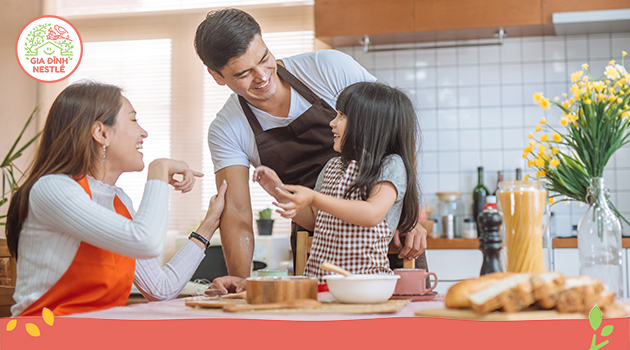 Đây có lẽ là một trong những thời điểm thích hợp nhất để nhà mình quây quần trong gian bếp và xây dựng những thói quen vui khoẻ.