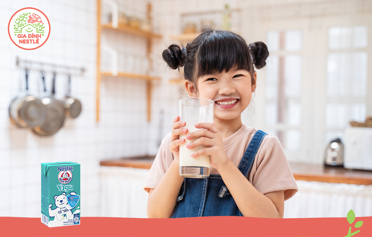 Cho con Nestlé YOGU – sữa chua đầu tiên có chứa tổ yến xay nhuyễn và bổ sung 5 dưỡng chất thiết yếu – để xây dựng thói quen lành mạnh, giúp tăng cường hệ miễn dịch của trẻ.