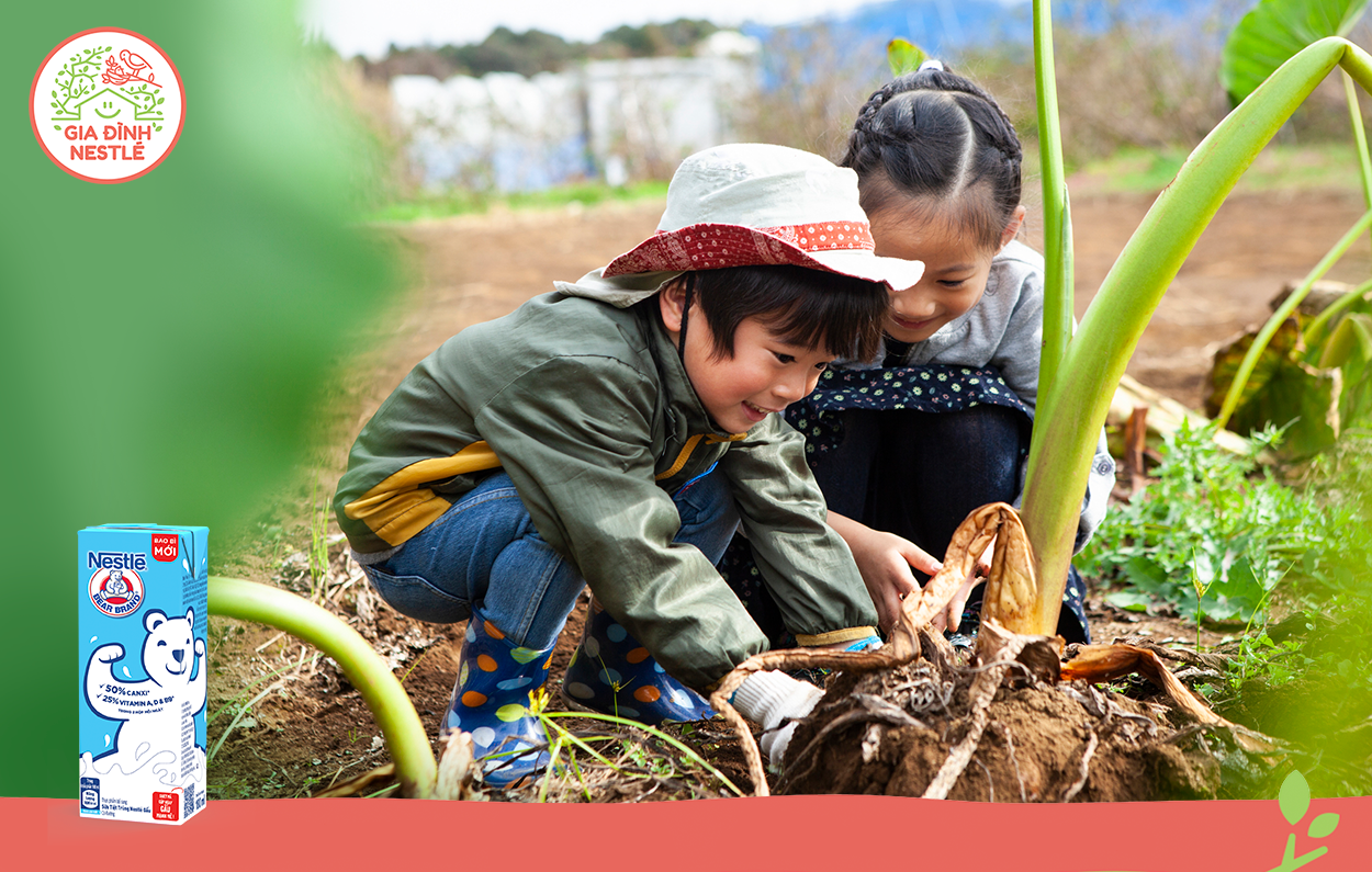 Sữa tiệt trùng Nestlé không chỉ giúp bé Mạnh Mẽ mỗi ngày để tự tin vui chơi mà còn bổ sung 25% nhu cầu Canxi một ngày cho xương chắc khỏe. Mang theo hộp tiện dụng cho con khi vui chơi ngoài trời nhé!
