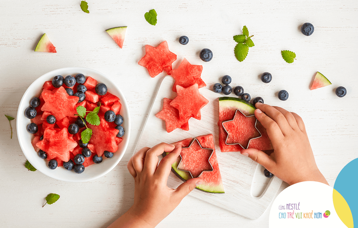 Cả nhà mình cùng giúp bé dùng nhiều bữa ăn dinh dưỡng với các loại rau củ quả tạo hình vui mắt.