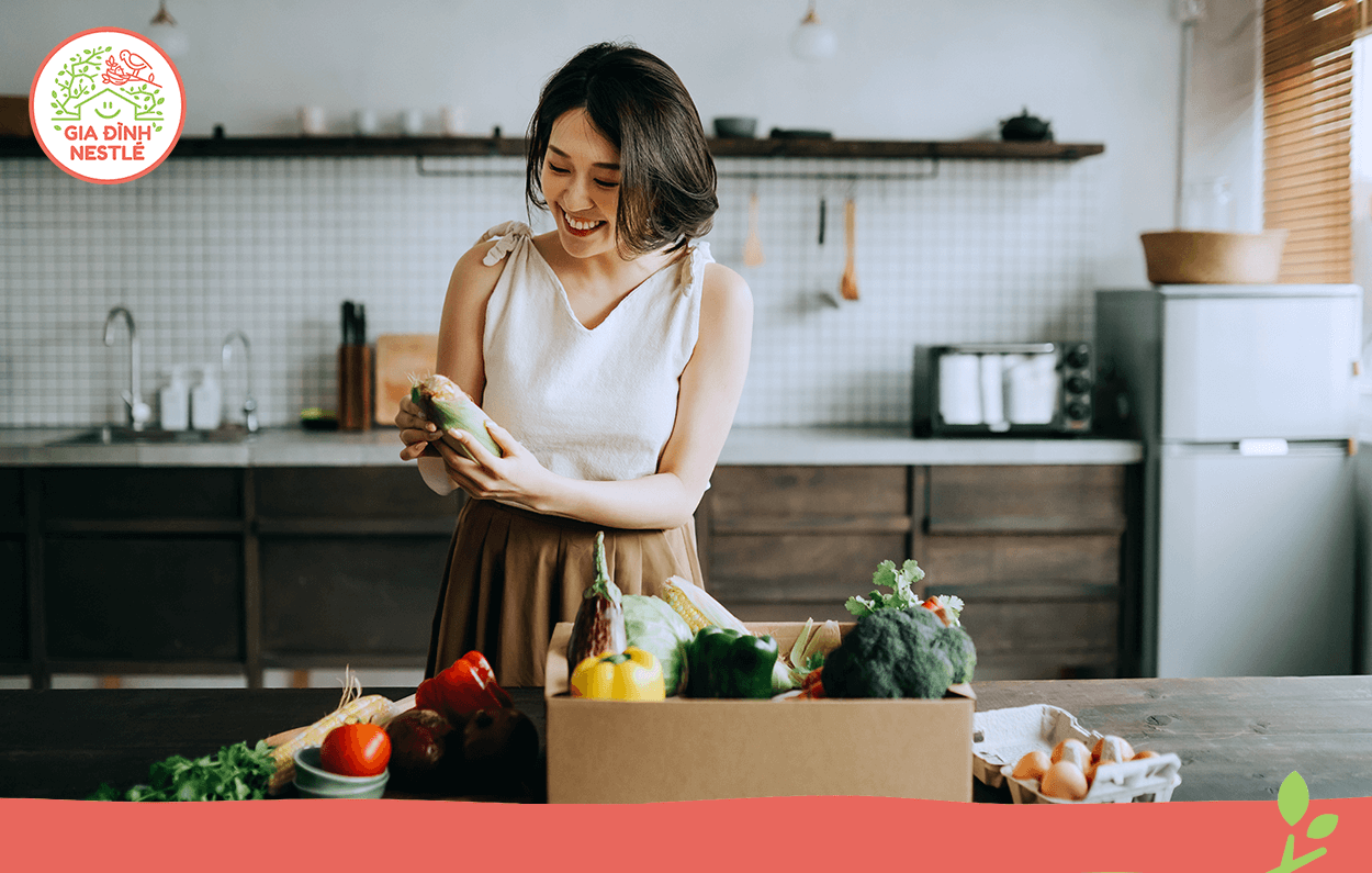 Lựa chọn thực phẩm tươi, sạch ngay từ ban đầu là khâu quan quan trọng để nấu những món ăn gia đình ngon khoẻ trong ngày hè.