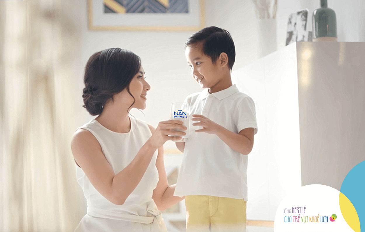 Các món ăn dạng lỏng và sữa cũng là một nguồn cung cấp nước tuyệt vời cho trẻ