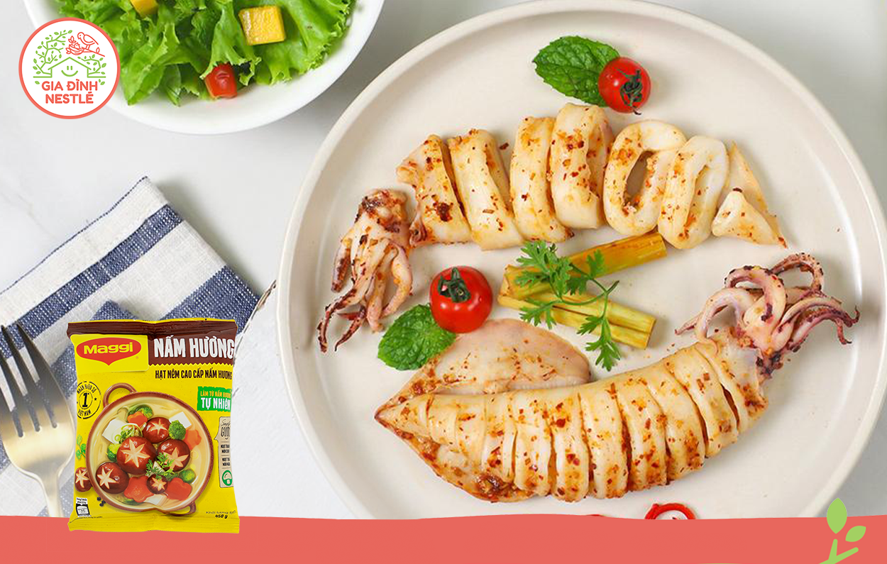 Ướp món cùng hạt nêm MAGGI nấm hương để tăng vị ngọt thanh và ngon miệng. 