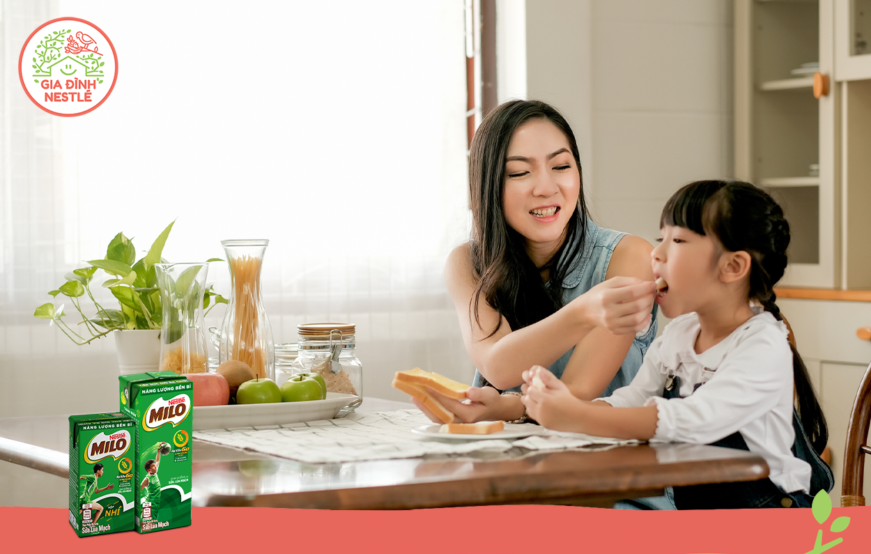 Bữa sáng đủ chất sẽ giúp bé phát triển trí nhớ và thể chất vượt trội. Bên cạnh đó, kỹ năng giao tiếp, kỹ năng xã hội được phát triển tối đa, giúp con học tập hiệu quả. Kết hợp Sữa Nestlé MILO Bữa Sáng vào bữa ăn sáng của bé ngay!