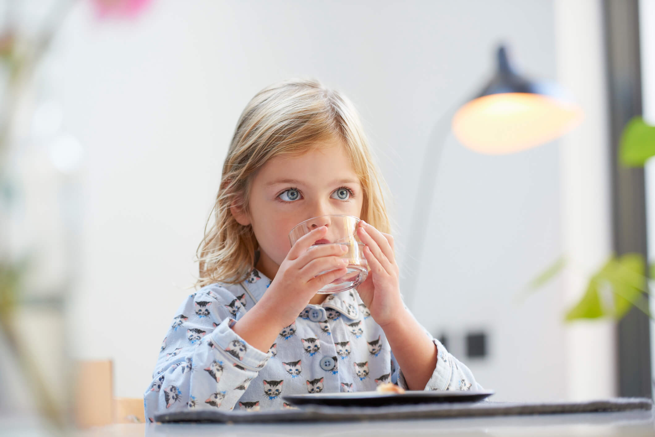 Khi bị ốm bé lại càng cần bổ sung thêm nhiều nước