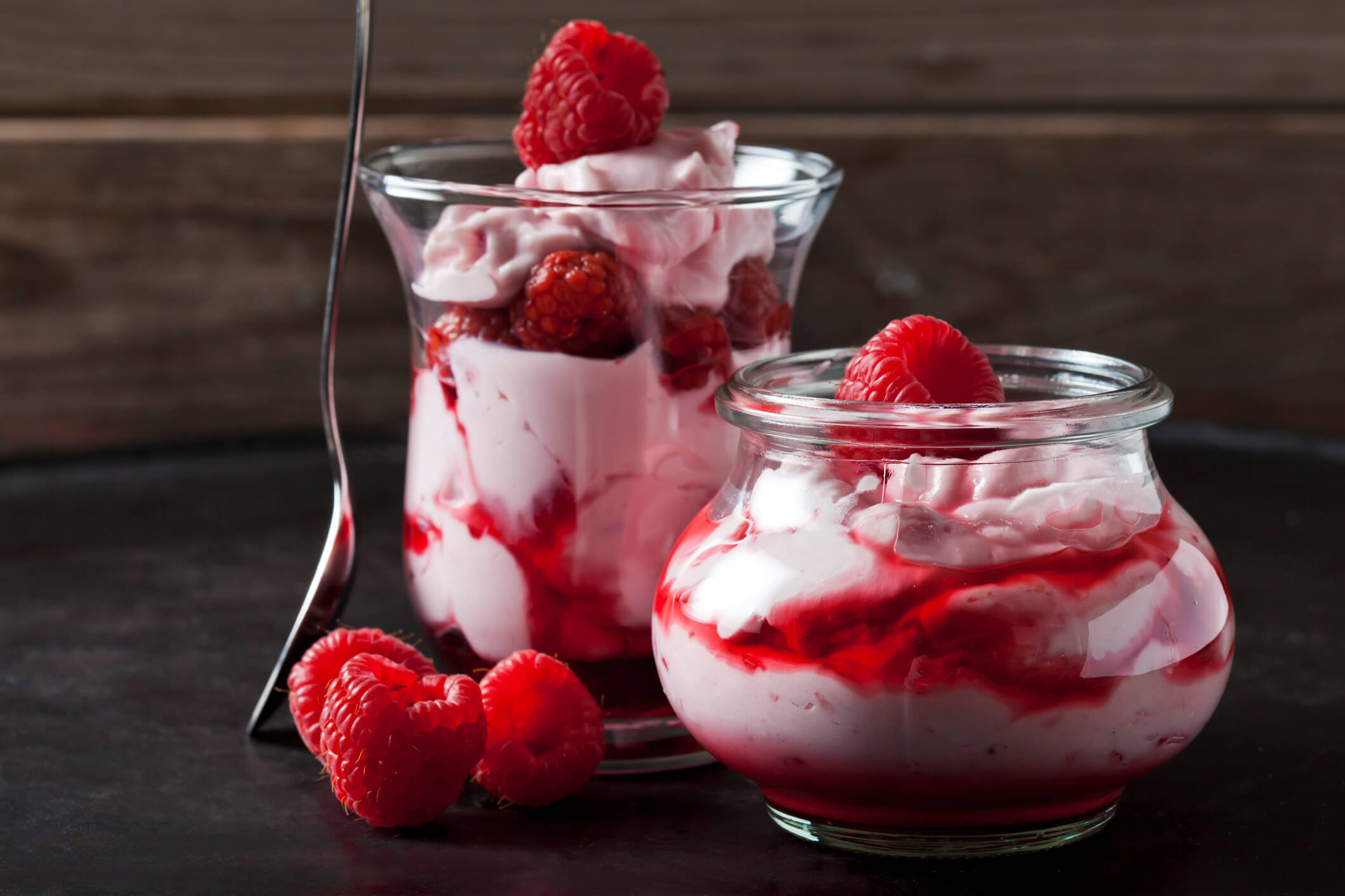 Sữa chua dâu tây thơm ngon kết hợp với KOKO KRUNCH là món tráng miệng cực hấp dẫn.