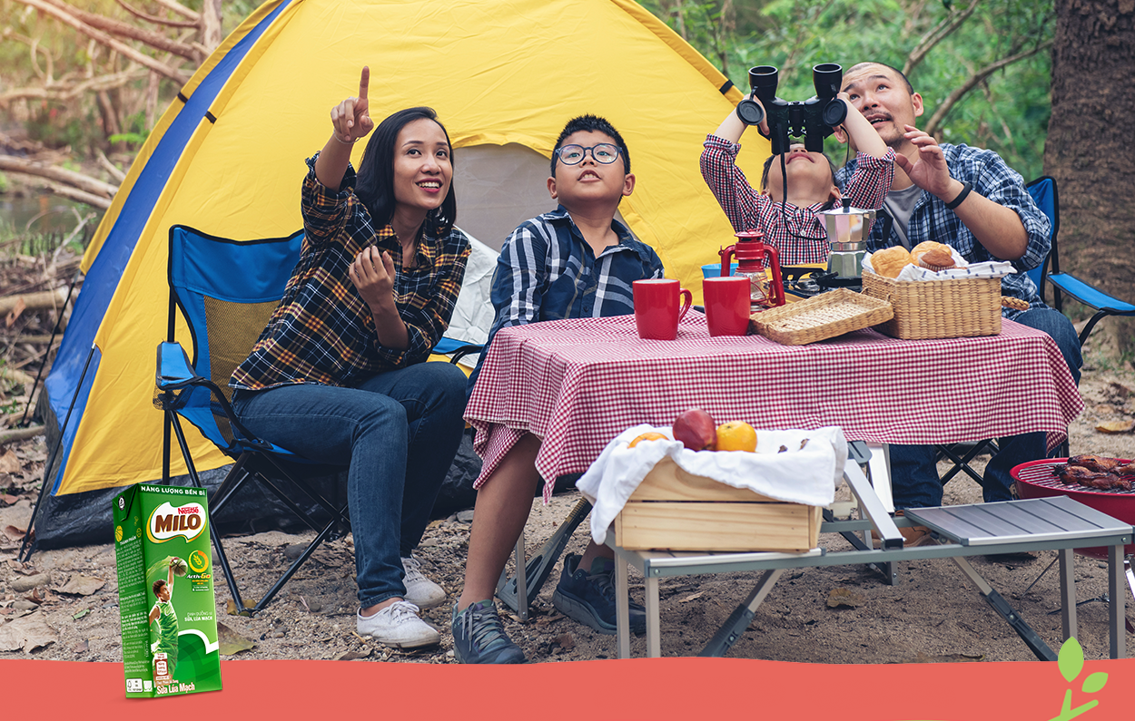 Hội Xanh Xê Dịch gieo “lộc lành” muôn nơi để phát triển bền vững. Nhớ nạp năng lượng bền bỉ cùng Nestlé MILO hộp pha sẵn nhé!