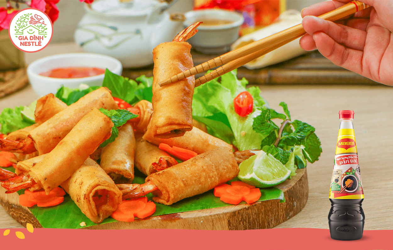 Không cần cầu kỳ tẩm ướp, chỉ cần Nước tương MAGGI là “nguyên team đi vào hết”. Vào bếp thực hiện chả giò tôm ngay nào!