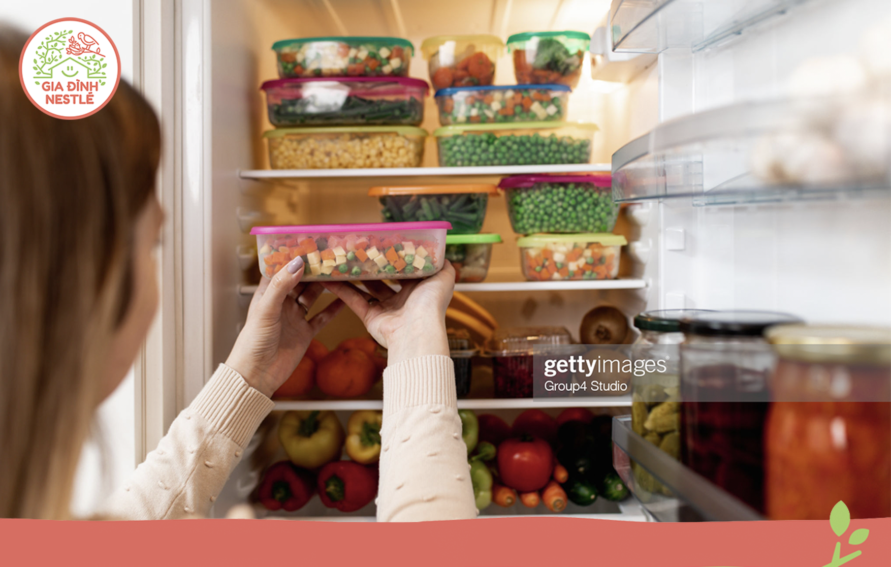 Sử dụng màng bọc thực phẩm hoặc hộp thức ăn có nắp kín và đừng quên lưu trữ quá lâu để đảm bảo bữa ăn đủ dinh dưỡng, không ôi thiu và ngon miệng.