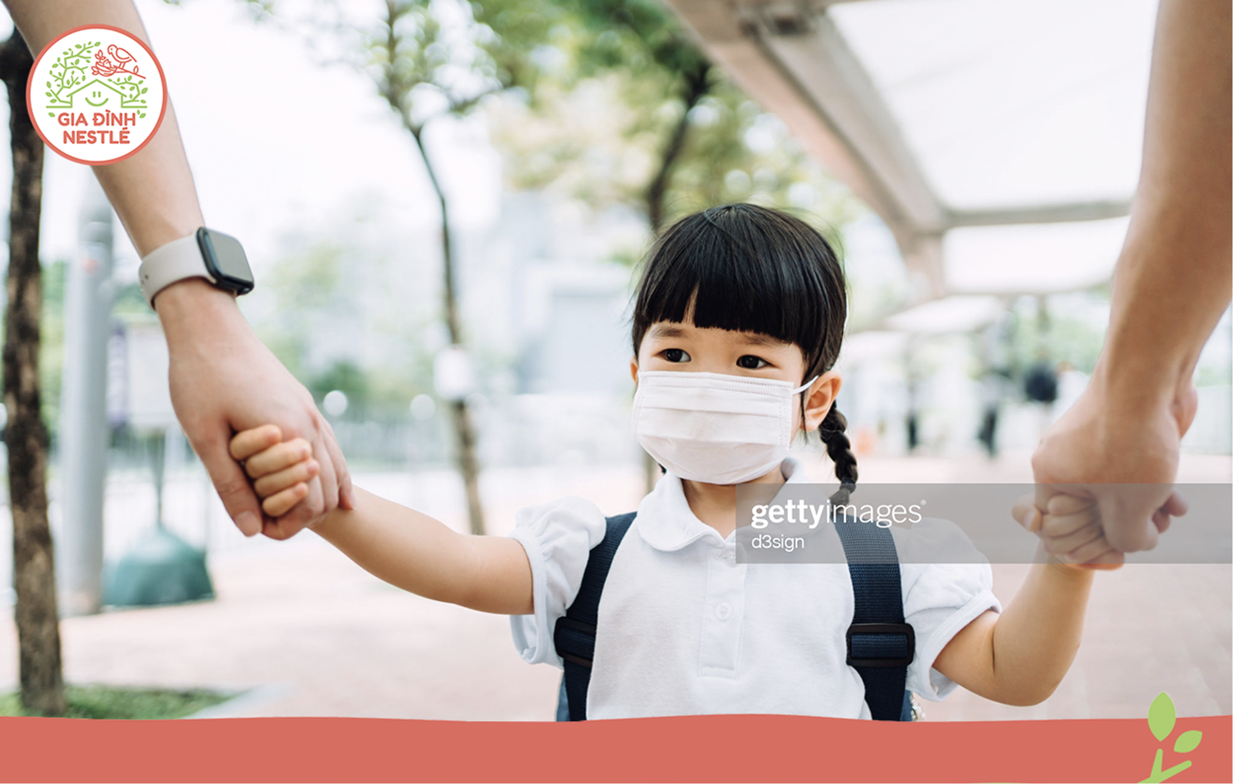 Phụ huynh có thể giúp trẻ ngay từ bây giờ, thông qua việc hướng dẫn trẻ các biện pháp phòng bệnh cho trẻ và cộng đồng như đeo khẩu trang và rửa tay thường xuyên…