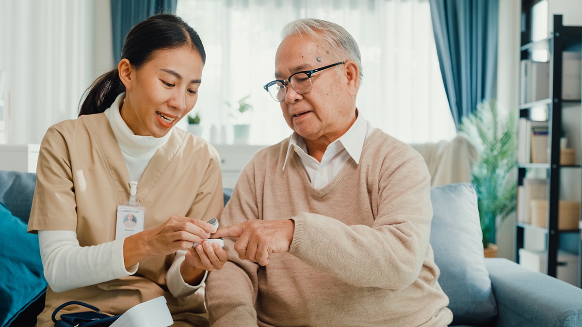 Dùng thuốc khoa học - Giải pháp giữ sức khỏe cho người lớn tuổi